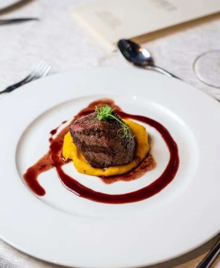 Filete al vino tinto y cajuil